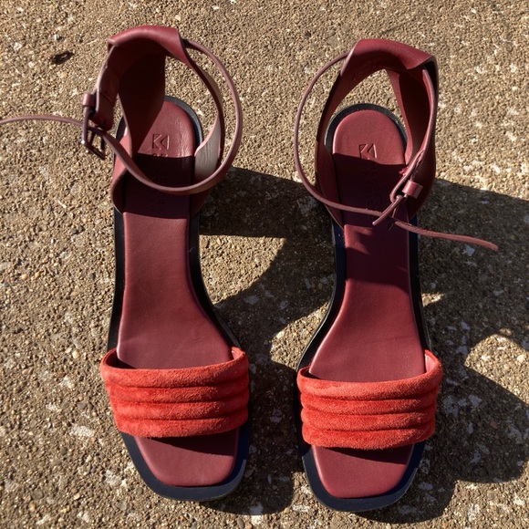 New Mercedes Castillo Burgundy Heels - Picture 2 of 6